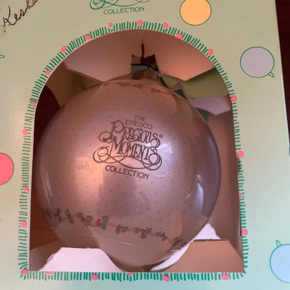 The Enesco Precious Moments Collection 1989 Round Ornament 'Peace To All' - Picture 2 of 3